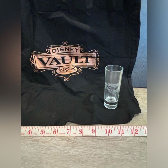 Disney Vault 28 Grand Opening 2006
Tote bag and tall toothpick holder - Picture 4 of 4